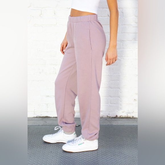 Brandy Melville Rosa Sweatpants - Picture 2 of 5